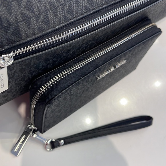 Michael Kors MK Signature Large Flat Multi-Function Phone Case Wallet Wristlet - Picture 6 of 16